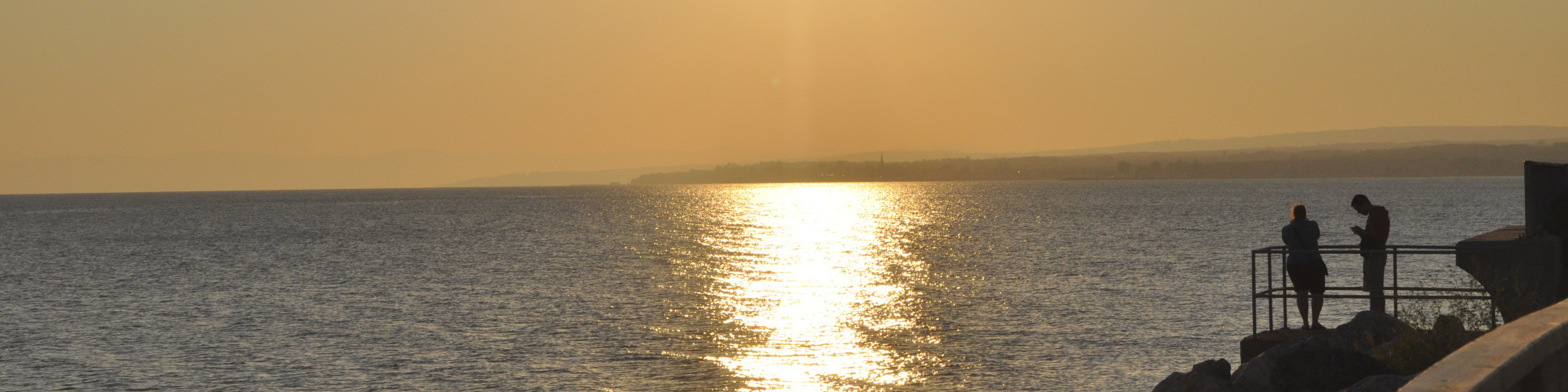 Sun shining by the sea