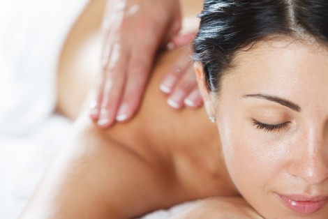 Femme recevant un massage